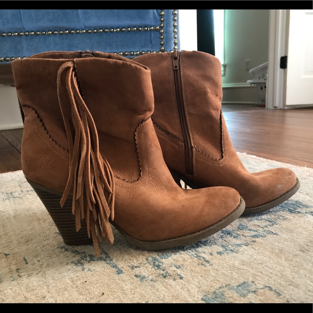 Fringe ankle booties!!